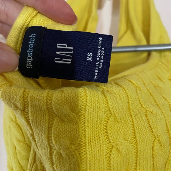 Yellow halter top, GAP Size XS - Picture 3 of 3